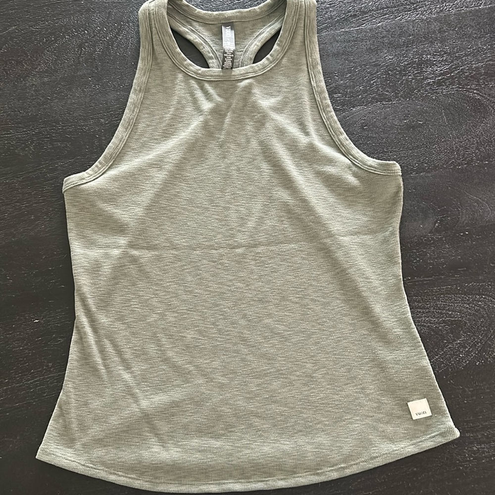 Vuori racer back tank size L